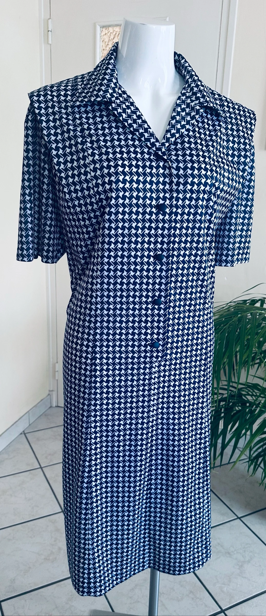 Navy and White Printed Vintage Dress Size 48/50 – Impeccable Condition – photo 15